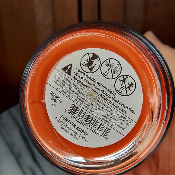 Pumpkin Amber Candle - Picture 11 of 12